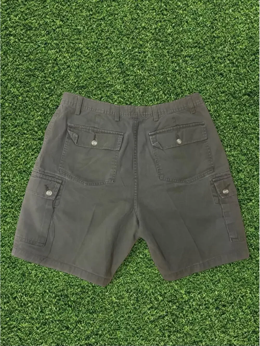 Vintage Fargo green cargo shorts, Size 36” (29)